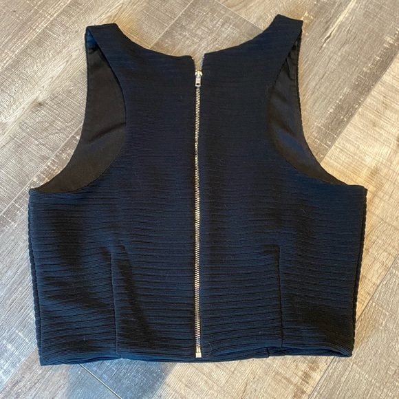 Black crop top - Picture 2 of 3